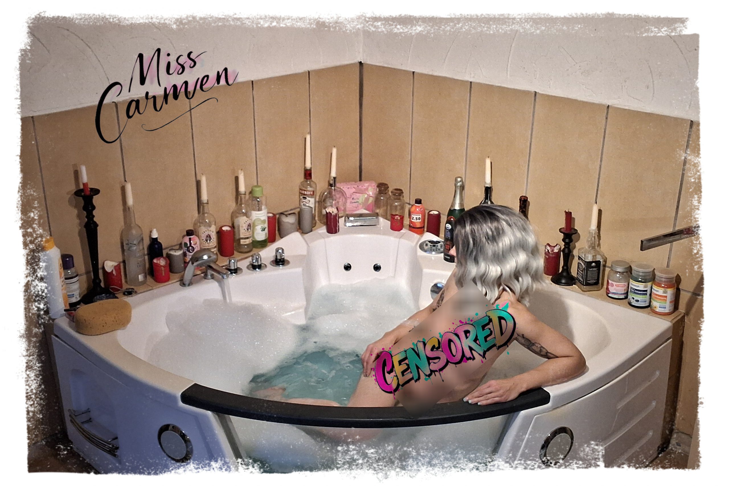 Lass dich von meiner natürlichen Schönheit im Whirlpool verzaubern!