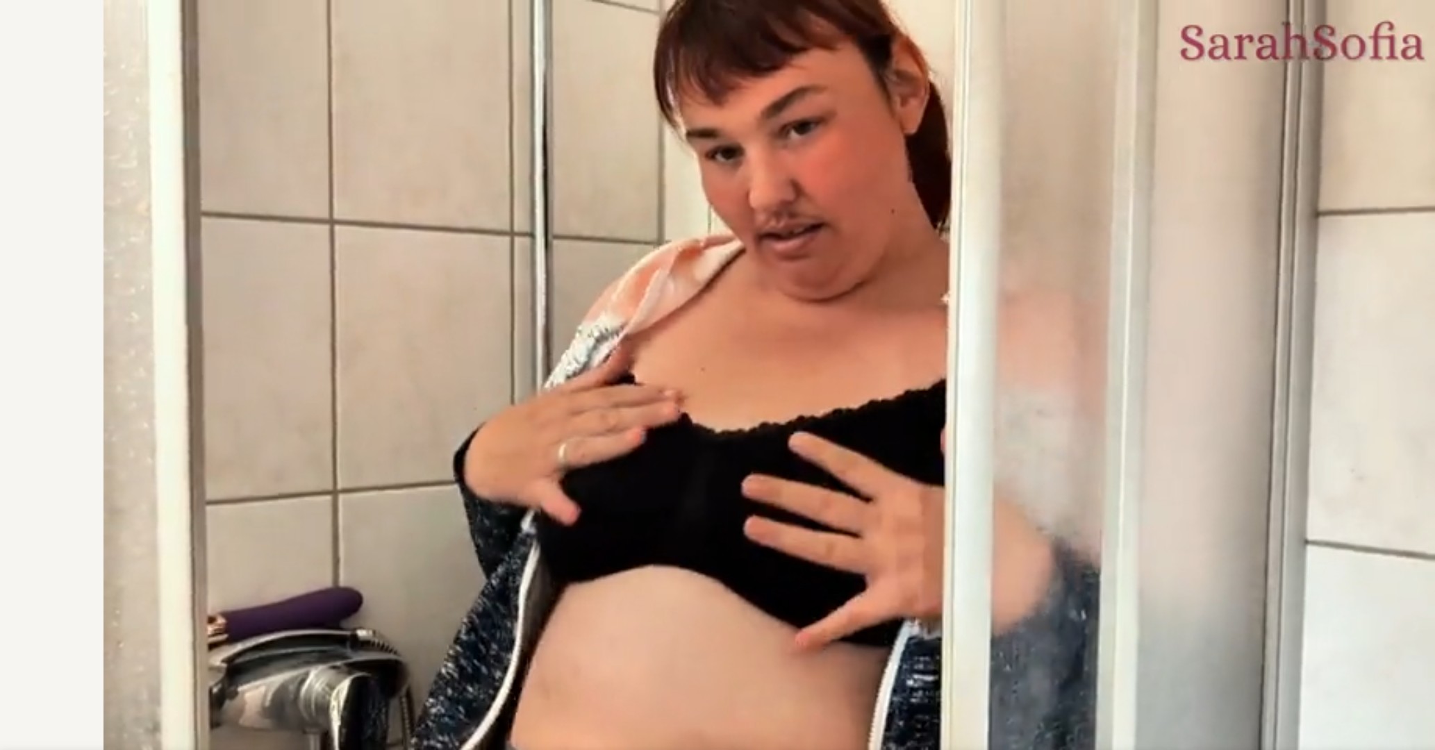 Natursekt in der Dusche – Feuchtes Solo Video