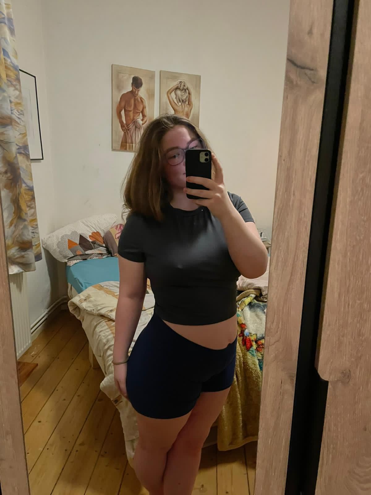 Hey ich freu mich auf eure heißen nachrichten 😘