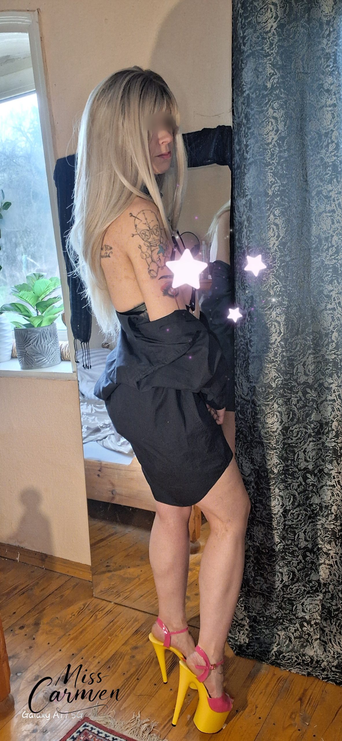 Lederharnesse und High Heels – mein perfektes Duo!